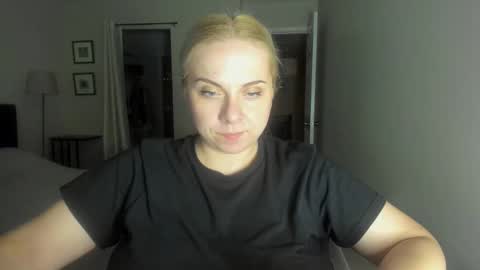 Snapshot of winter_miracle chatting on November 17, 2025, 7:47 am Winter Miracle online show from November 17, 2025, 7:47 am