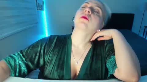 Snapshot of winter_miracle chatting on November 23, 2025, 6:02 am Winter Miracle online show from November 23, 2025, 6:02 am