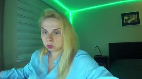 Snapshot of winter_miracle chatting on November 26, 2025, 8:26 am Winter Miracle online show from November 26, 2025, 8:26 am