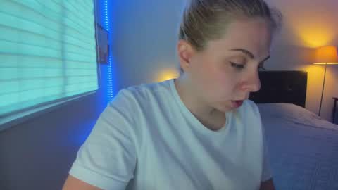 Snapshot of winter_miracle chatting on December 2, 2025, 5:52 pm Winter Miracle online show from December 2, 2025, 5:52 pm