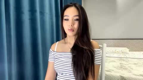 Amina online show from November 13, 2025, 2:49 pm