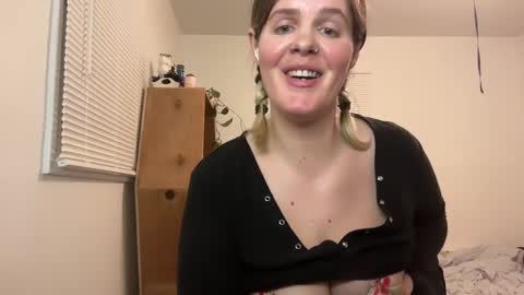 Snapshot of wldntulik2no chatting on December 21, 2024, 10:40 pm Moth online show from December 21, 2024, 10:40 pm