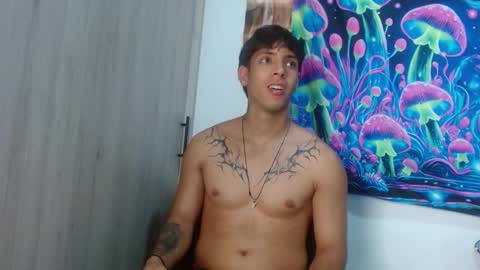 Snapshot of wolf_light chatting on December 19, 2025, 10:39 pm wolf_light online show from December 19, 2025, 10:39 pm