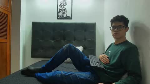  W O L F  online show from February 3, 2025, 11:20 am