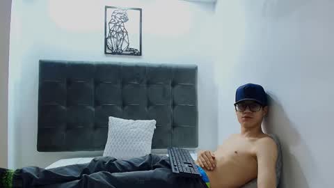  W O L F  online show from February 7, 2025, 1:53 pm