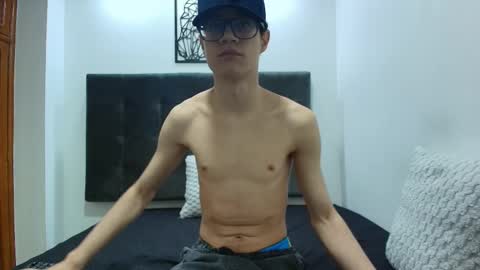  W O L F  online show from February 25, 2025, 11:19 am