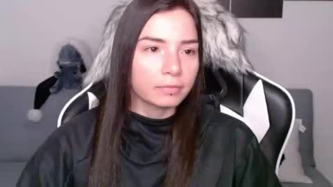 Snapshot of wolfs_daughter chatting on January 5, 2025, 3:11 am Alex online show from January 5, 2025, 3:11 am