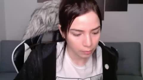 Snapshot of wolfs_daughter chatting on January 13, 2025, 2:18 am Alex online show from January 13, 2025, 2:18 am