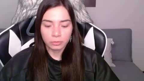 Snapshot of wolfs_daughter chatting on January 25, 2025, 2:26 am Alex online show from January 25, 2025, 2:26 am