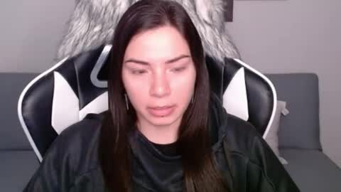 Snapshot of wolfs_daughter chatting on January 29, 2025, 2:40 am Alex online show from January 29, 2025, 2:40 am