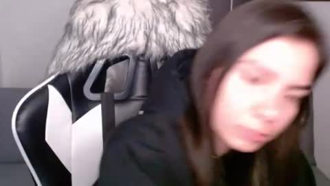 Snapshot of wolfs_daughter chatting on February 7, 2025, 2:50 am Alex online show from February 7, 2025, 2:50 am