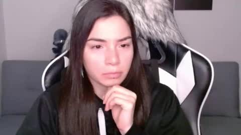 Snapshot of wolfs_daughter chatting on February 14, 2025, 4:04 am Alex online show from February 14, 2025, 4:04 am