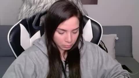 Snapshot of wolfs_daughter chatting on February 20, 2025, 2:18 am Alex online show from February 20, 2025, 2:18 am