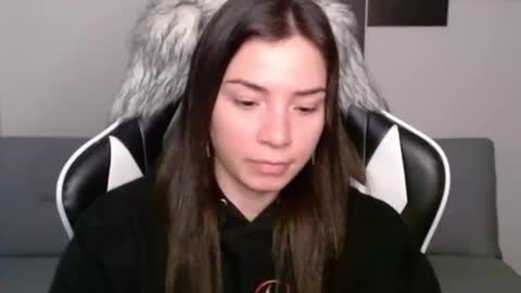 Snapshot of wolfs_daughter chatting on February 25, 2025, 4:57 am Alex online show from February 25, 2025, 4:57 am