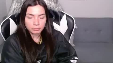 Snapshot of wolfs_daughter chatting on February 28, 2025, 2:09 am Alex online show from February 28, 2025, 2:09 am