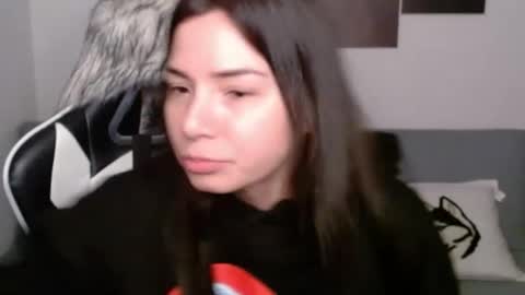 Snapshot of wolfs_daughter chatting on March 4, 2025, 4:17 am Alex online show from March 4, 2025, 4:17 am