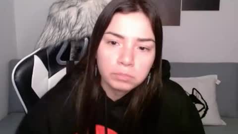 Snapshot of wolfs_daughter chatting on March 5, 2025, 1:42 am Alex online show from March 5, 2025, 1:42 am