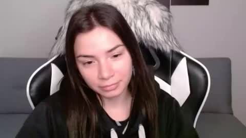 Snapshot of wolfs_daughter chatting on March 9, 2025, 4:05 am Alex online show from March 9, 2025, 4:05 am