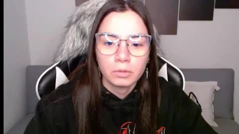 Snapshot of wolfs_daughter chatting on September 14, 2025, 2:54 am Alex online show from September 14, 2025, 2:54 am