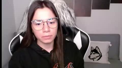 Snapshot of wolfs_daughter chatting on September 17, 2025, 2:02 am Alex online show from September 17, 2025, 2:02 am