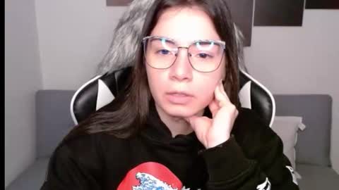 Snapshot of wolfs_daughter chatting on September 21, 2025, 2:13 am Alex online show from September 21, 2025, 2:13 am