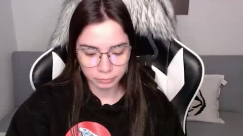 Snapshot of wolfs_daughter chatting on September 23, 2025, 2:47 am Alex online show from September 23, 2025, 2:47 am