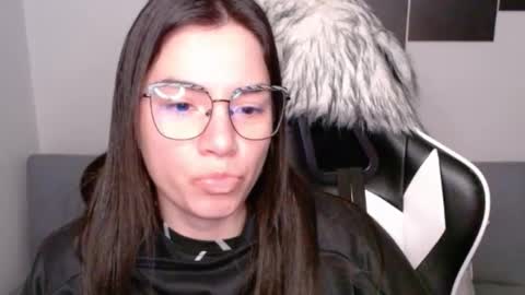 Snapshot of wolfs_daughter chatting on September 24, 2025, 2:15 am Alex online show from September 24, 2025, 2:15 am