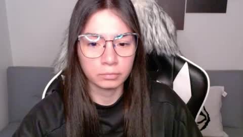 Snapshot of wolfs_daughter chatting on September 27, 2025, 2:49 am Alex online show from September 27, 2025, 2:49 am