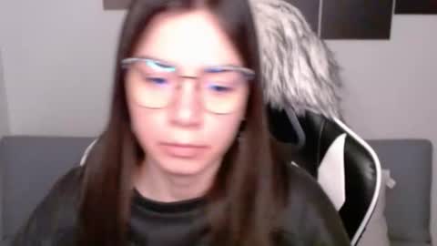 Snapshot of wolfs_daughter chatting on October 10, 2025, 3:27 am Alex online show from October 10, 2025, 3:27 am