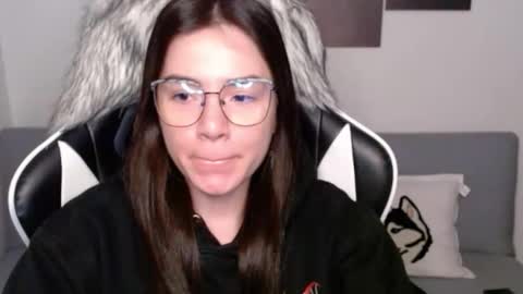 Snapshot of wolfs_daughter chatting on October 14, 2025, 2:12 am Alex online show from October 14, 2025, 2:12 am