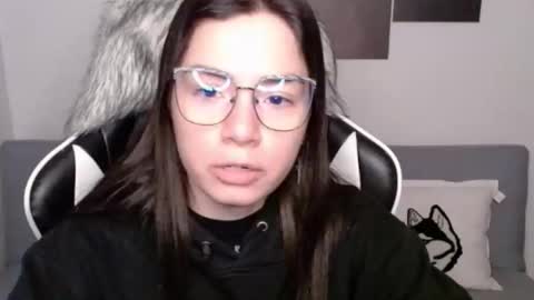 Snapshot of wolfs_daughter chatting on October 16, 2025, 2:01 am Alex online show from October 16, 2025, 2:01 am