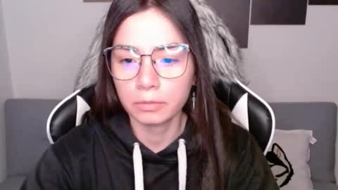 Snapshot of wolfs_daughter chatting on October 20, 2025, 1:50 am Alex online show from October 20, 2025, 1:50 am