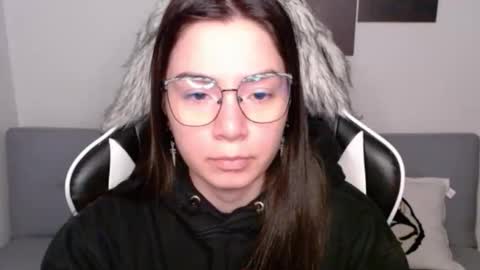 Snapshot of wolfs_daughter chatting on October 27, 2025, 2:26 am Alex online show from October 27, 2025, 2:26 am