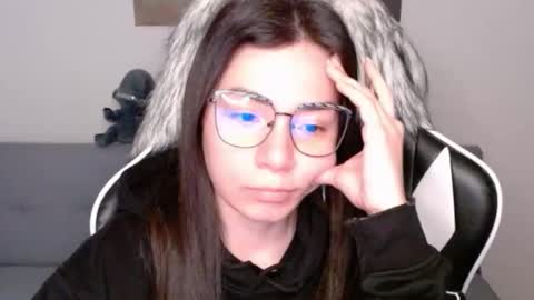 Snapshot of wolfs_daughter chatting on November 5, 2025, 3:39 am Alex online show from November 5, 2025, 3:39 am