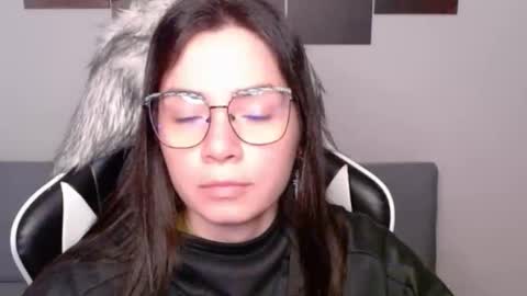 Snapshot of wolfs_daughter chatting on November 15, 2025, 1:36 am Alex online show from November 15, 2025, 1:36 am