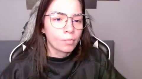 Snapshot of wolfs_daughter chatting on November 17, 2025, 2:50 am Alex online show from November 17, 2025, 2:50 am