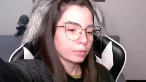 Snapshot of wolfs_daughter chatting on November 19, 2025, 2:11 am Alex online show from November 19, 2025, 2:11 am