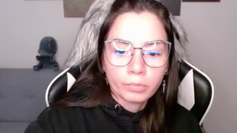 Snapshot of wolfs_daughter chatting on November 24, 2025, 2:22 am Alex online show from November 24, 2025, 2:22 am