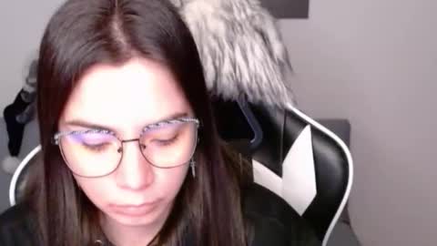 Snapshot of wolfs_daughter chatting on December 5, 2025, 2:31 am Alex online show from December 5, 2025, 2:31 am