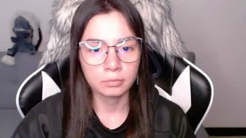 Snapshot of wolfs_daughter chatting on December 23, 2025, 2:09 am Alex online show from December 23, 2025, 2:09 am