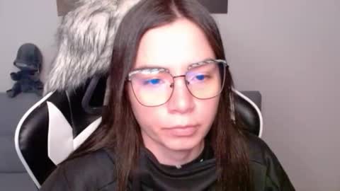 Snapshot of wolfs_daughter chatting on January 6, 2026, 2:04 am Alex online show from January 6, 2026, 2:04 am