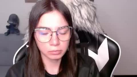 Snapshot of wolfs_daughter chatting on January 8, 2026, 2:03 am Alex online show from January 8, 2026, 2:03 am