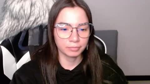 Snapshot of wolfs_daughter chatting on January 9, 2026, 2:14 am Alex online show from January 9, 2026, 2:14 am