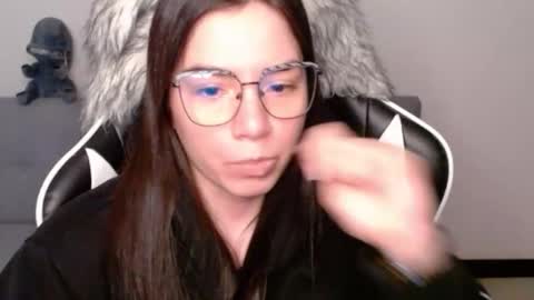 Snapshot of wolfs_daughter chatting on January 10, 2026, 2:24 am Alex online show from January 10, 2026, 2:24 am