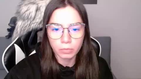 Snapshot of wolfs_daughter chatting on January 13, 2026, 2:06 am Alex online show from January 13, 2026, 2:06 am