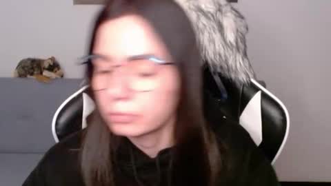 Snapshot of wolfs_daughter chatting on February 4, 2026, 2:06 am Alex online show from February 4, 2026, 2:06 am