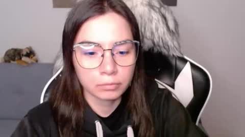 Snapshot of wolfs_daughter chatting on February 10, 2026, 2:04 am Alex online show from February 10, 2026, 2:04 am