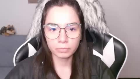 Snapshot of wolfs_daughter chatting on February 15, 2026, 1:57 am Alex online show from February 15, 2026, 1:57 am