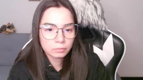 Snapshot of wolfs_daughter chatting on February 17, 2026, 2:08 am Alex online show from February 17, 2026, 2:08 am