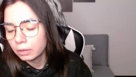 Snapshot of wolfs_daughter chatting on February 18, 2026, 2:07 am Alex online show from February 18, 2026, 2:07 am